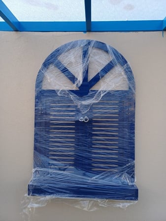 شباك ريفي يوناني ازرق