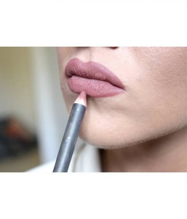 قلم تحديد الشفاه من ماك - سوار