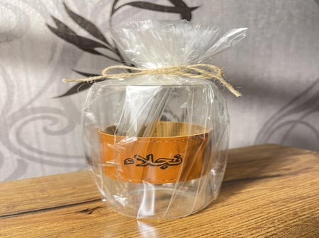 كوب قزاز مع مصاص ( شامل حفر الاسم )