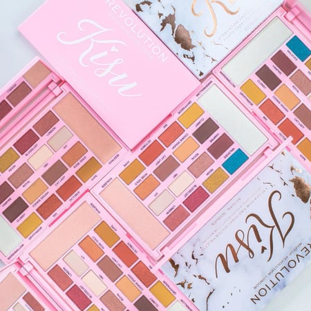 باليت اضاءه كيسو من ريفلوشن REVOLUTION HIGHLIGHTER PALETTE KISU