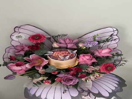 باقه الفراشه مع الكيكه