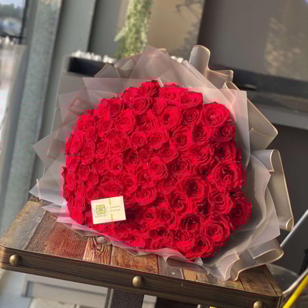 باقـه ورد حمراء