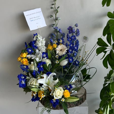 تنسيق ستاند اكريلك باللون الابيض