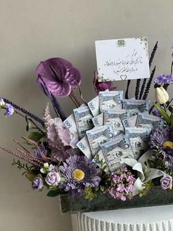 ستاند اكريلك انيق وفخم مع مبلغ مالي