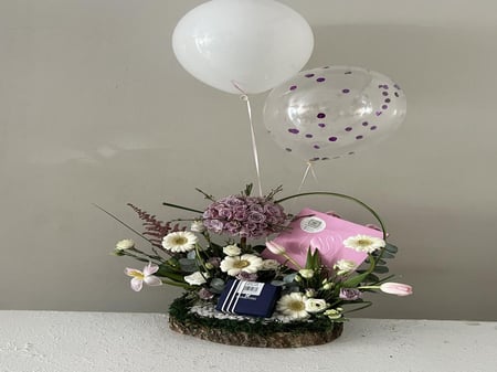 تنسيق فاخر بإستاند جذع النخل