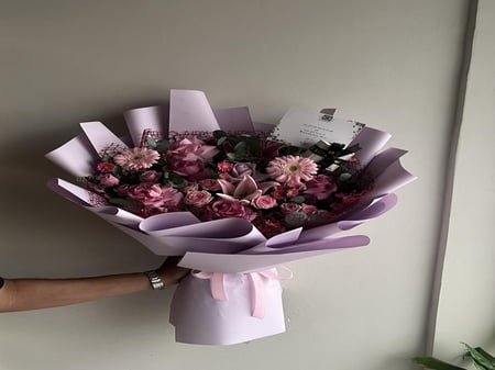 باقه ورد ورديات مع موفيات / Pink bouquet with purple color