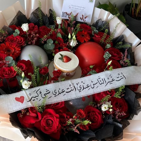 باقة ورد مع كيكه “ الفاتنة "