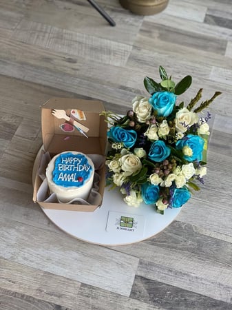 ستاند ورد مع كيكه لنش بوكس