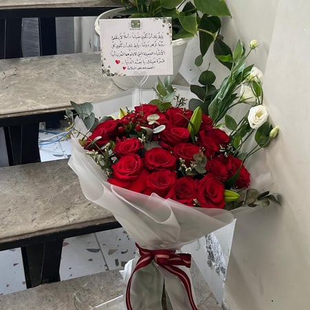 باقة ورد باللون الاحمر