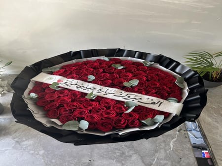 باقة ورد كبيرة باللون الاحمر