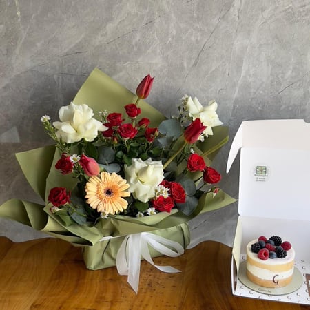 باقة ورد مع كيكه جاناش