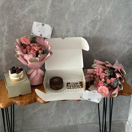 الباقة "الورديه" مع كيكه