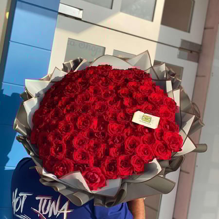 باقـه ورد حمراء