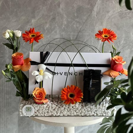 تنسيق اكريلك مع عطر وشماغ