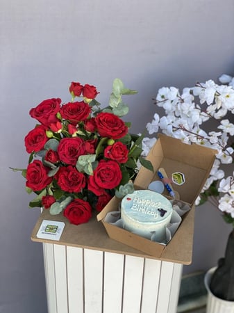 ورد وكيك يوم ميلاد / birthday cake