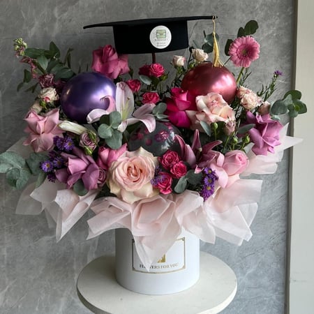 باقة التخرج مع قبوع التخرج