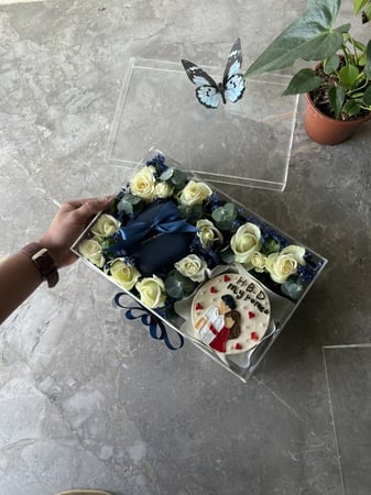 كيكه لنش مع تنسيق بوكس اكريلك