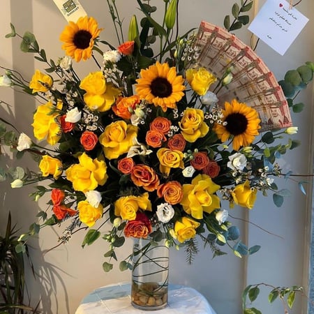 فازه ورد باللون الاصفر والاورنج