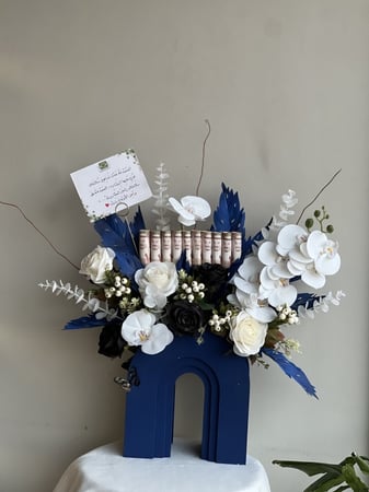 ستاند ورد انيق مع مبلغ مالي