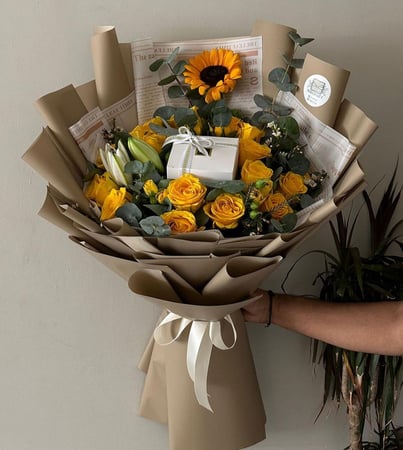 باقة ورد بالاضافه الى شوكلاتة باتشي