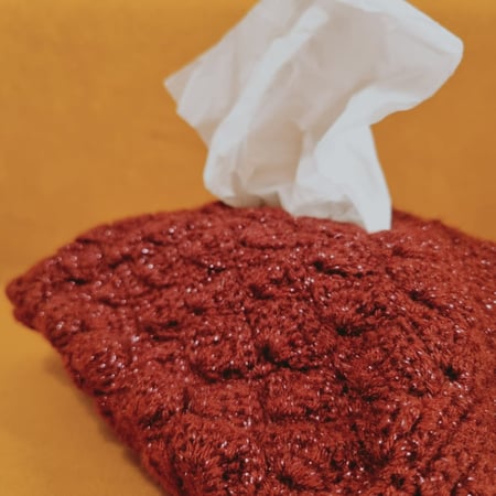 غلاف مناديل احمر