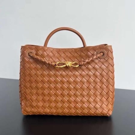BOTTEGA VENETA Andiamo Medium leather tote bag