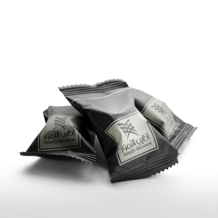 تمر بالشوكولاته وحشوة كريمة القهوة