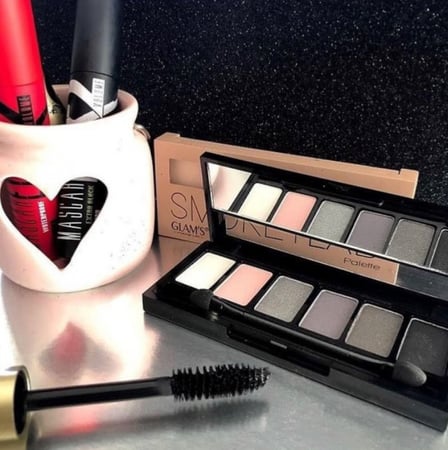 باليت ظل عيون من قلامز ميك اب - Black Smoke 386