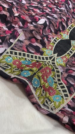 حرير ايطالي مطرز ومتروس كرستال موديل مميز وشغل فاخر