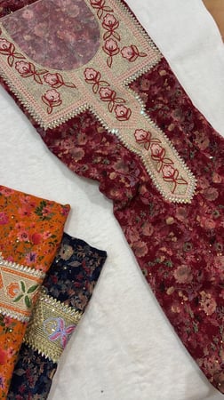 قطن امارتي مذهب ترتر مطرز ومتروس كرستال ( الاقطان تغسل قبل الخياطه)