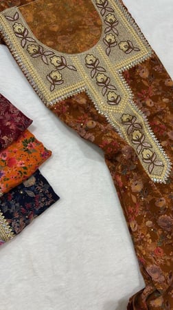 قطن امارتي مذهب ترتر مطرز ومتروس كرستال ( الاقطان تغسل قبل الخياطه)