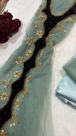 تور شغل يدوي فاخر ومخملي لتحت مع بطانه حرير ايطالي وشيلة تور ساده