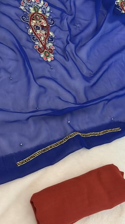 شيفون شغل يدوي ومخملي فاخر لين تحت مع شيله ساده (بدون بطانه)