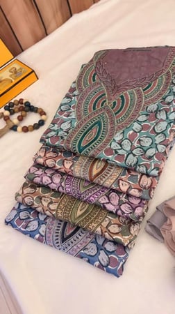 حرير ديجتال مطرز ومرصع بالكرستال مع الشيله