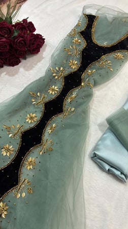 تور شغل يدوي فاخر ومخملي لتحت مع بطانه حرير ايطالي وشيلة تور ساده