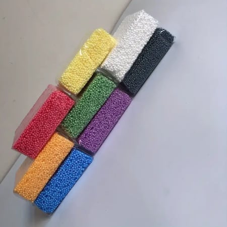 8 قطع  من الطين الأسفنجي  قابل للتشكيل  يساعد الطفل على تقوية العضلات الدقيقة وتنمية الجانب الحسي  من خلال اللمس