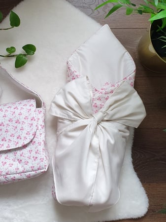 مفرش مواليد قطن مربع للجنسين مع فيونكة عريضة 4