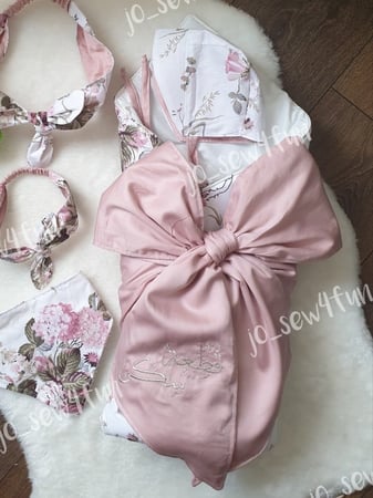 مفرش مواليد قطن مربع للجنسين مع فيونكة عريضة 4