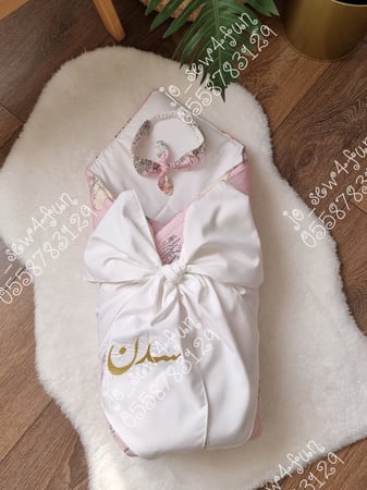 مفرش مواليد قطن مربع للجنسين مع فيونكة عريضة 3