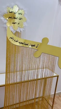 سيوف ودروع ذهبية أكريليك