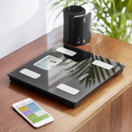 أومرون فيفا ميزان للجسم وتحليل بيانات الجسم - بلوتوث