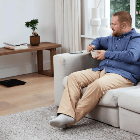 أومرون ميزان ديجيتال أسود يعمل بالبلوتوث وتطبيق الجوال HN300