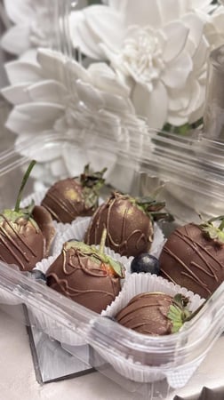 فراوله  و بلو بيري بشوكلت و القلتير