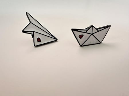بروشات سفينة وطائرة ورقية