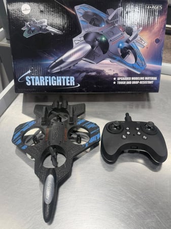 طائرة درون مقاتلة لاسلكية Starfighter مع ريموت كنترول