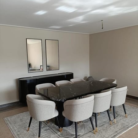 طاولة طعام مع ٨كرسي مع بوفيه