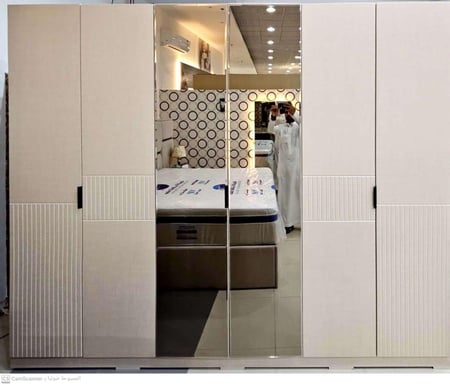 غرف نوم خشب تايلندي (سرير+دولاب+تسريحة +شفرينة +2 كمدينة)