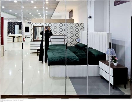 غرف نوم خشب تايلندي (سرير+دولاب+تسريحة +شفرينة +2 كمدينة)