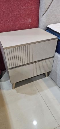 غرفة نوم(سرير - دولاب -تسريحة - كمدينو)