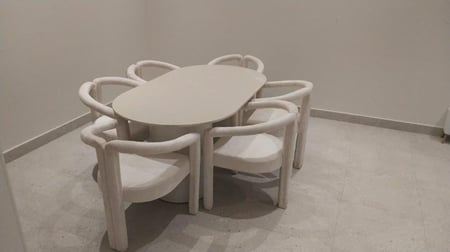 طاولة طعام مع كراسي